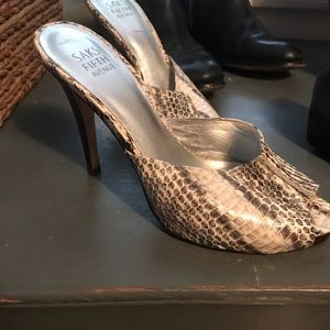 Saks Fifth Avenue size 37.5 or us 7.5
